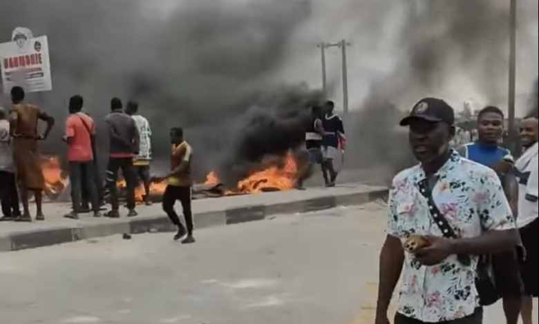 Protesters in Ibeju-Lekki demonstrating against police violence