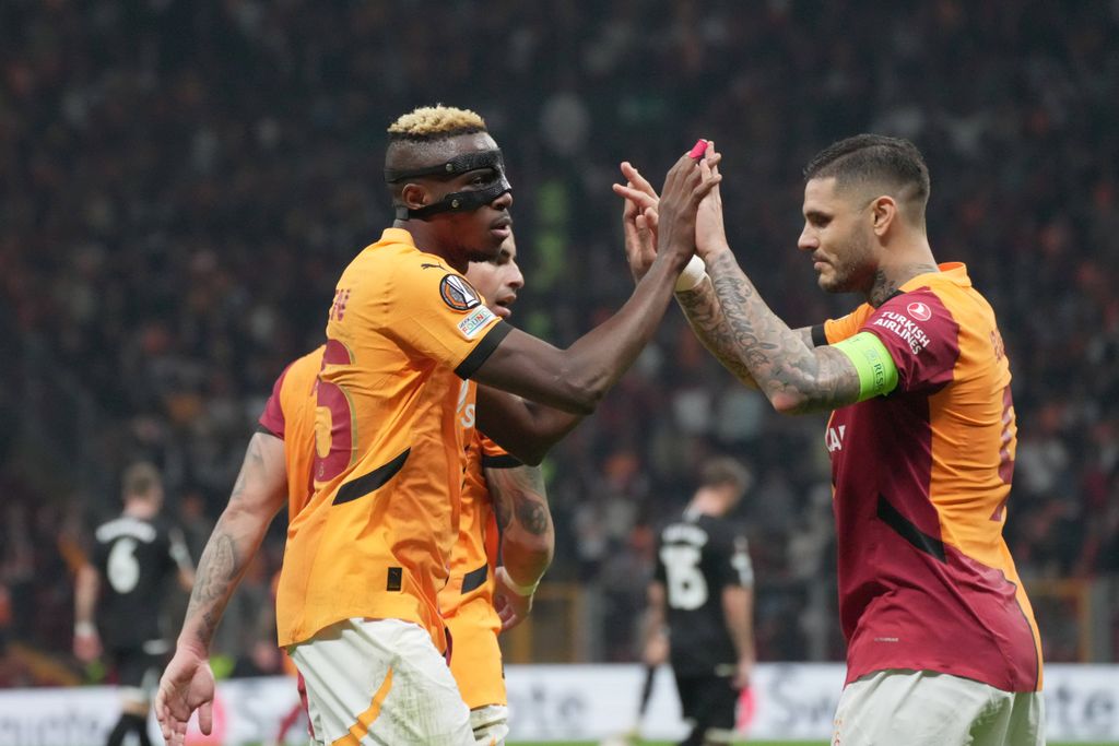 Victor Osimhen celebrates after scoring the second goal of his team with Mauro Icardi during the Turkish Super League derby match between Galatasaray and Besiktas at Rams Park Stadium in Istanbul