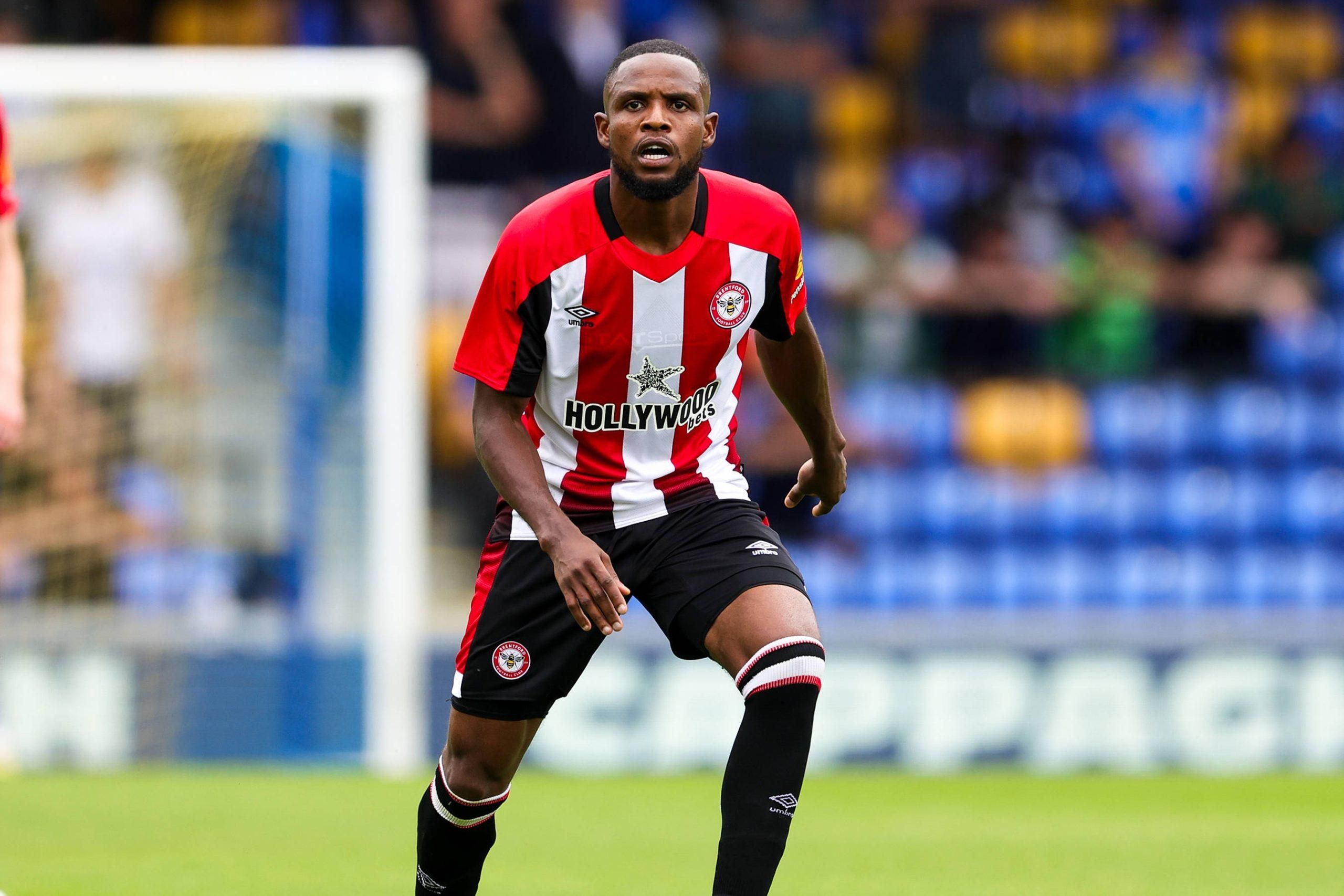 Frank Onyeka playing for Brentford