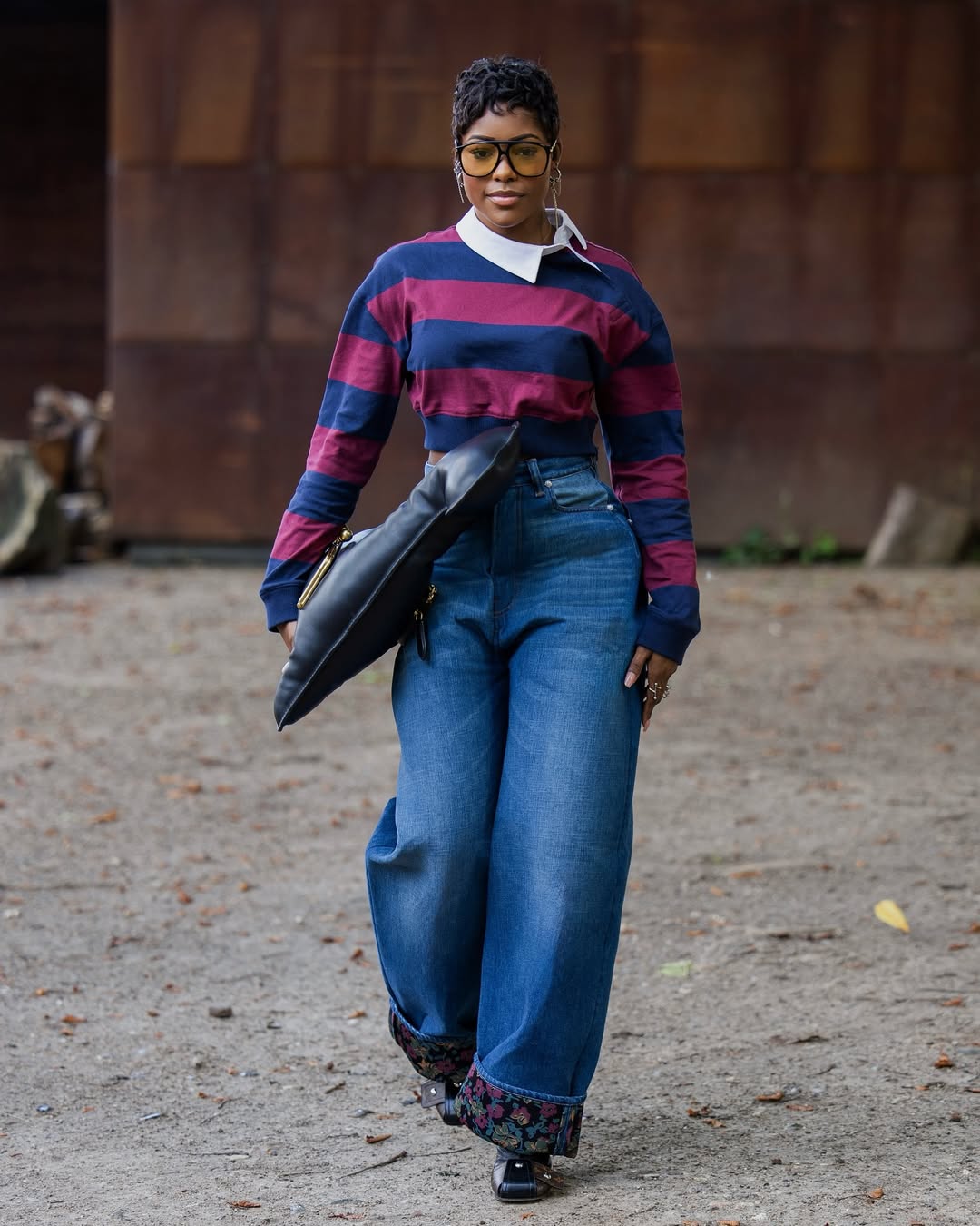 woman wearing flare jeans with printed top