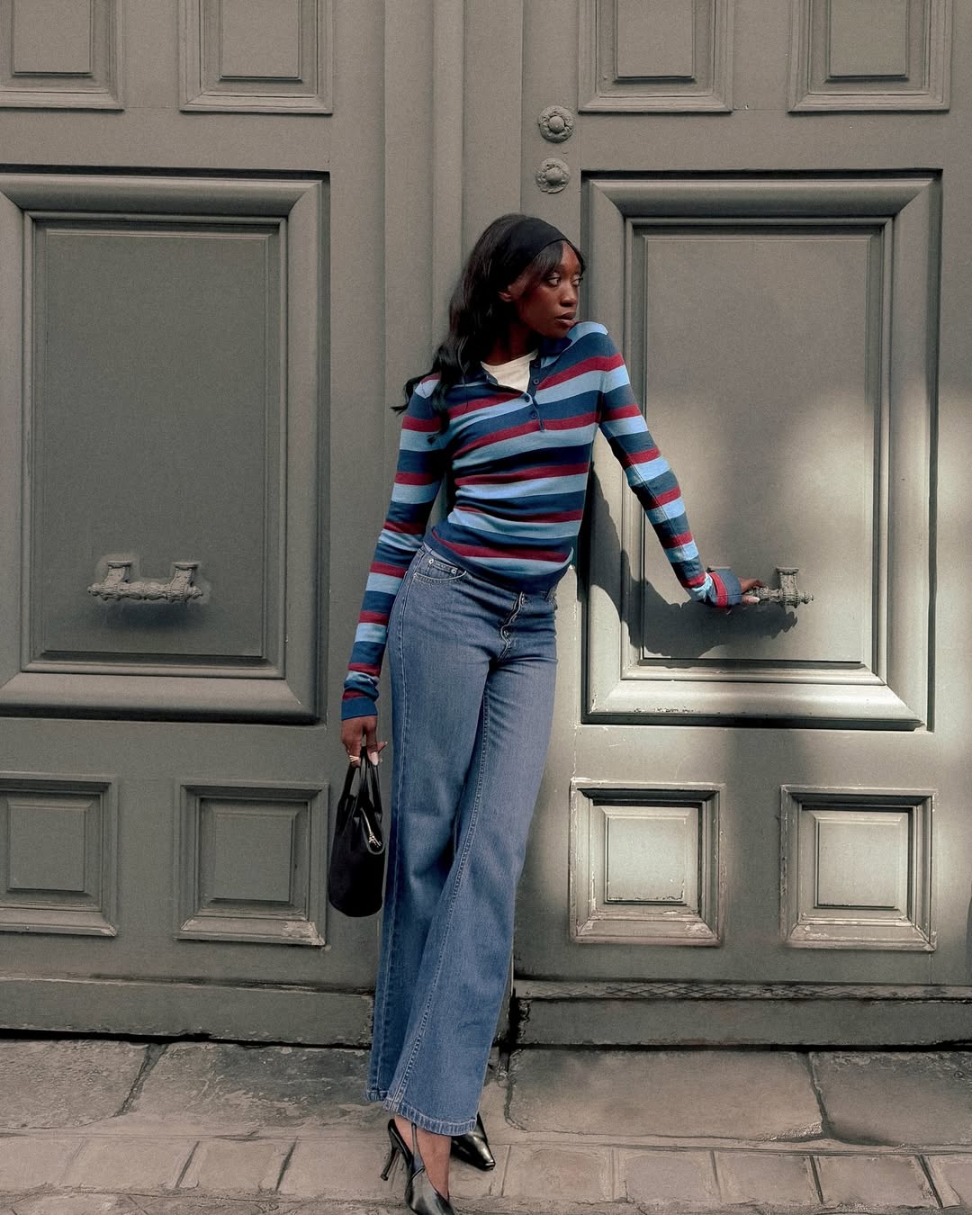 woman styling flare jeans with prints