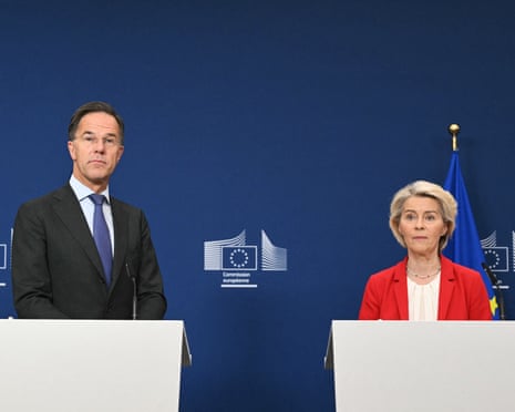 Mark Rutte and Ursula von der Leyen at podiums