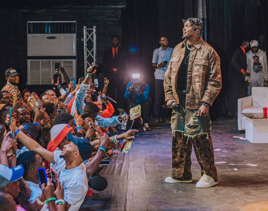 Koko Pee on stage