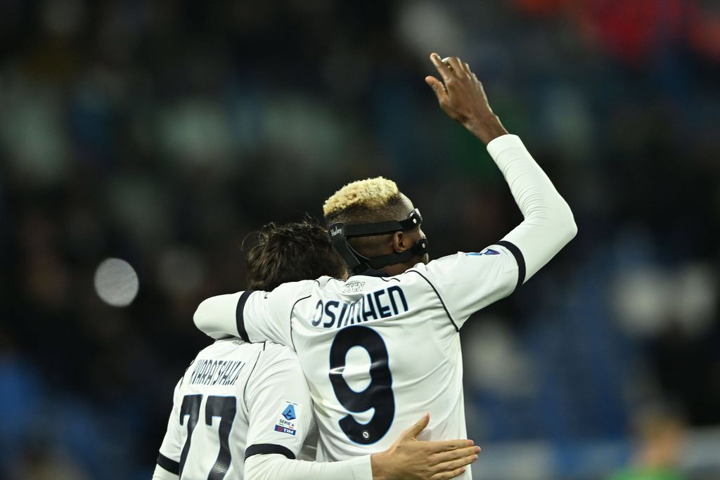 Victor Osimhen and Khvicha Kvaratskhelia celebrating a goal during Napoli's 6-1 win over Sassuolo