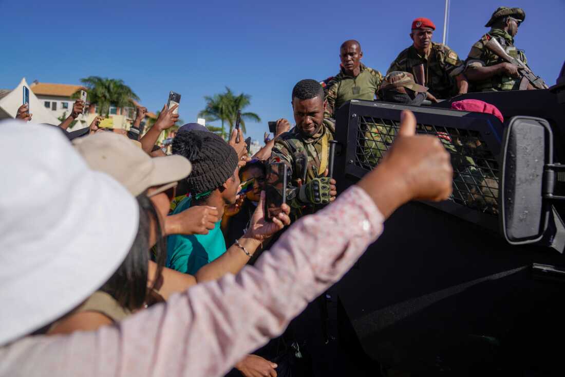 Soldiers loyal to Colonel Randrianirina march to the Presidency to declare military control in Antananarivo