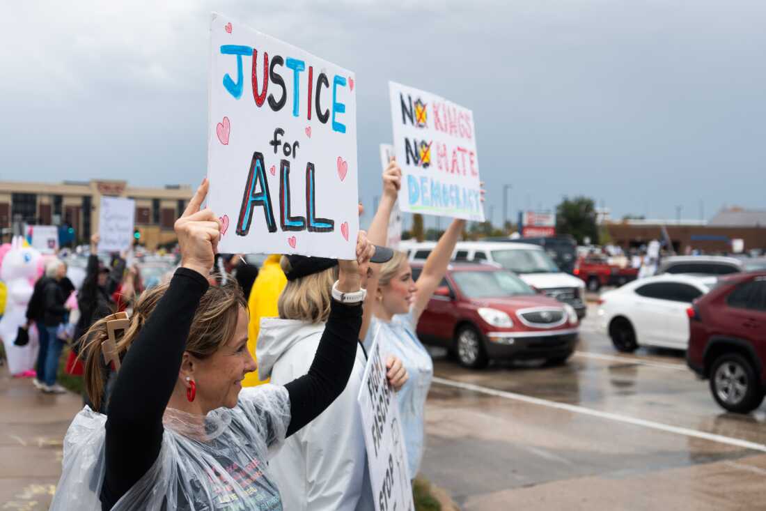 Amy Gryder and her daughter Ella Walther at the No Kings protest in St. Peter's, Missouri.