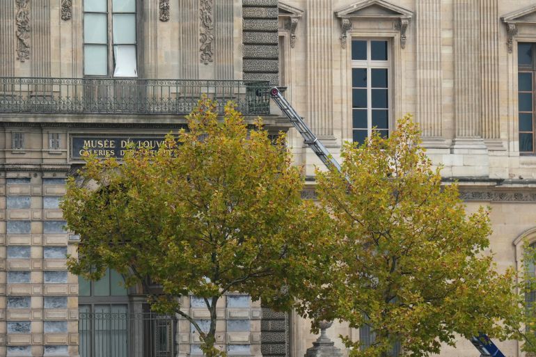 Furniture elevator used by thieves to access the Louvre
