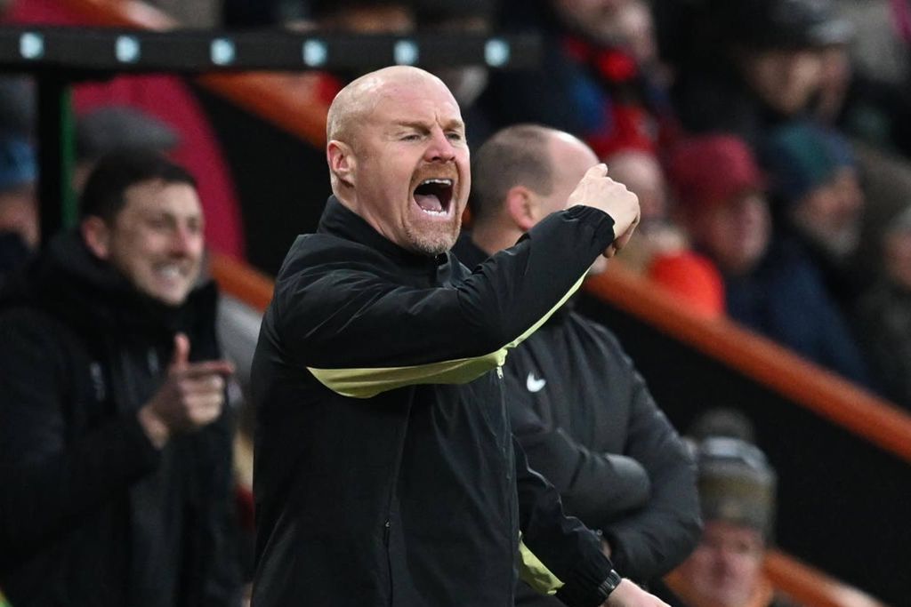 Sean Dyche during Premier League match at Vitality Stadium