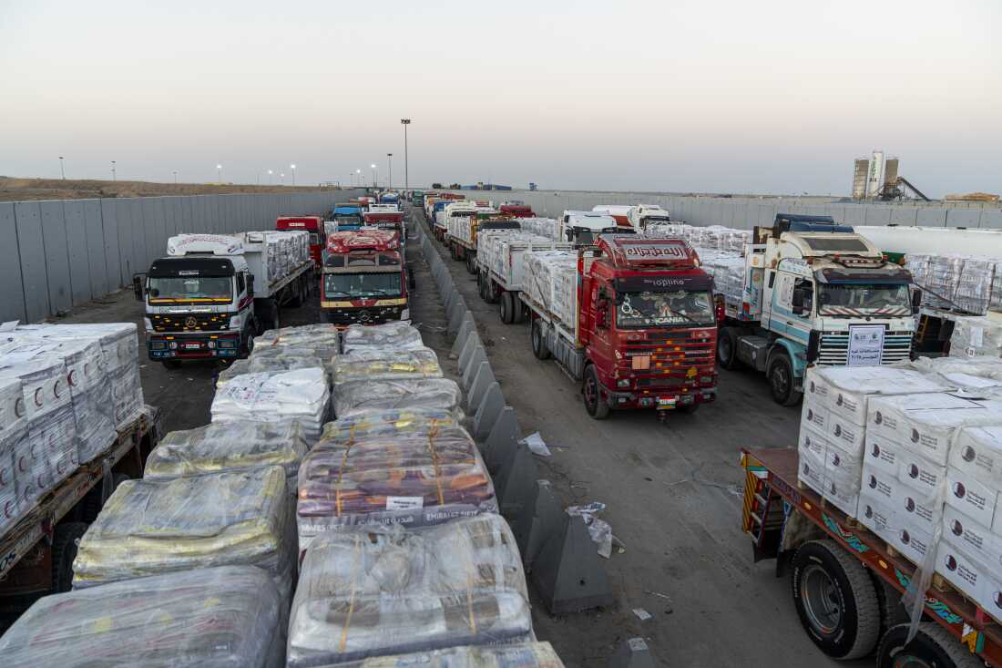 Trucks carrying aid wait on the Egypt side of border at the closed Rafah crossing to the Gaza Strip on Monday.